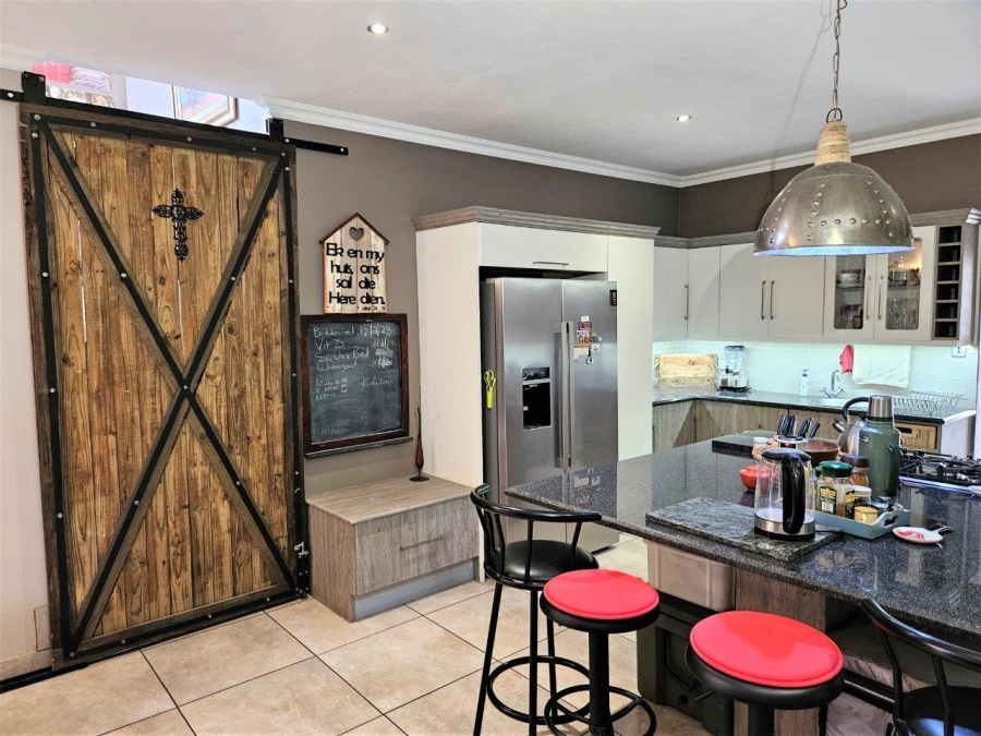 4 Bedroom Property for Sale in Melodie North West